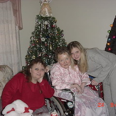 mom, Pauline & Ashley 2001
