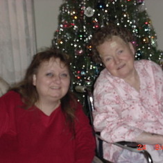 Pauline & mom 2001