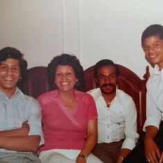 Buenos recuerdos. Juan Carlos, Mama, Papi y Ricardo