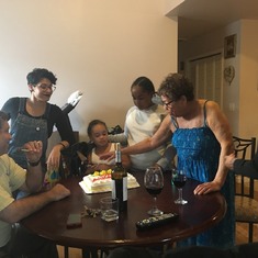 En familia, celebrando sus 75 anos.