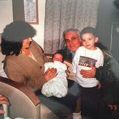 MY whole heart right in this pic....Mamma, Pappa, Paulie & Dominick Pietro just born 11/99