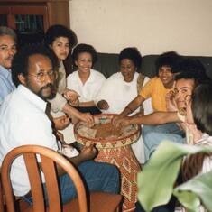 famiglia Ventura con la zia Tewabech e Balay Girma