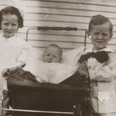 Marjorie, George and Helen Lathrop