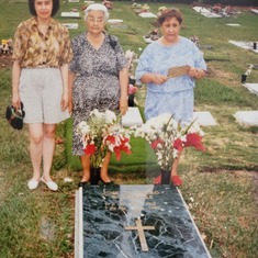 Martha in Honduras with mom and sister Eva