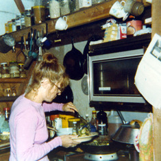 1977, 8, Mary Hsia in Larry and Linda Cox's dome, cooking - she made our wedding cake (carrot with cream cheese icing)
