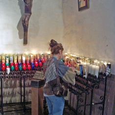 2005, 8, Sanctuario de Chimayo, Mary Hsia lighting candles