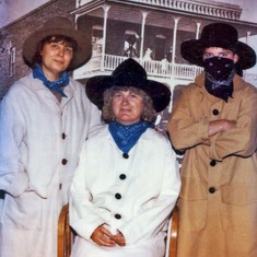 1995, 6, Linda Benson Cox and Mike Cox standing, Mary Hsia sitting at Knotts Berry Farm