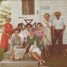 Mom w 7 siblings in Wisner @Leona's May 1982