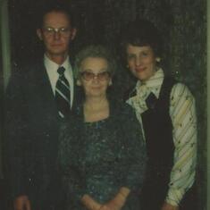Dad Mom & Gma Artherton in Scottsbluff May 1977