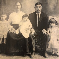 Maria, her parents and 2 brothers in 1922