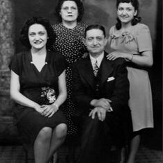 Nickolaou family photo 1945