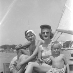 1951 Aunt Marvis, Maxine and Rich (The shore)
