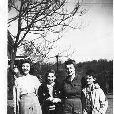 1944 Marvis, Marcella, Maxine and Lew
