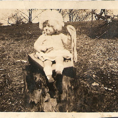 1923 Maxine on tree stump age 1