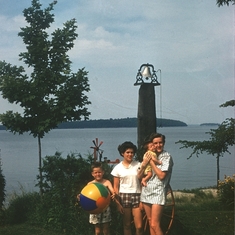 1955 Rich, Connie, Pam and mom at Martha's Vineyard