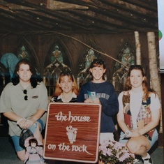 Erin S, Melissa, Nicole (twiggy) and Hillary at the House on the Rock