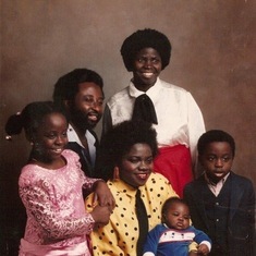 IyeIwa her daughter, Iwalola and family when she visited them in 1987 in Columbus, Ohio . USA