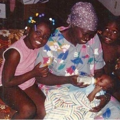With Iwalola’s children Adéoti, Babatunde (Segun, as she called him) and Timilehin In 1987