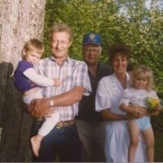 Mike with his biological father, Wilson, his half-sister Sherry and her children, 1992.