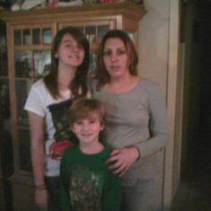 Michelle  with kathryn  and dylan 2009