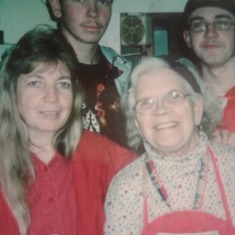 Grandma, Aunt Donna, Jesse & Dalton 