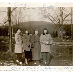 Bea, Ruth, Grace and Mom