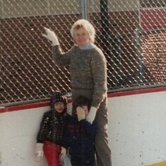 iCE SKATING