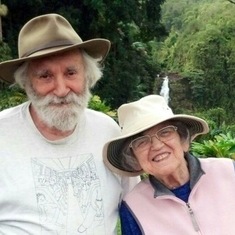 photo of len and miriam in hats