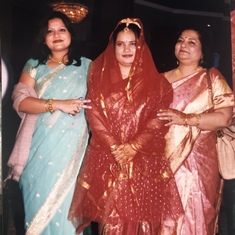 At Pallavi’s wedding, with niece Piya; Dec 2002