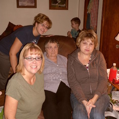 Mom with granddaughters (left) Tammi, Wendi (Vicki) and (right) Traci (Terri)