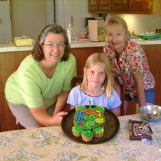 Grandma Elayne, Hannah & Lesli Turtle (Cup)Cake Creators 2005