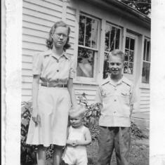 Bonnie, Nap & Marsh aprox 1942