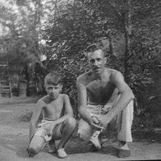 La última foto junto a su padre. Rosario, 1945