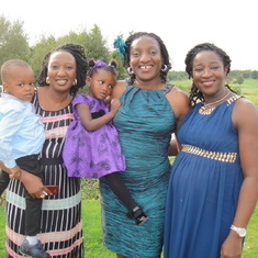 Ngozi with Chioma , Chinyelu, Chimebuka and Chidumebi @ a wedding