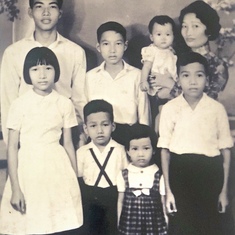Mẹ và 7 người con năm 1967