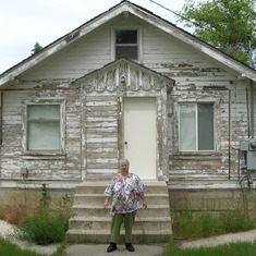 George and Norma"s Farm house July 2 2009 Daughter Marsha in front