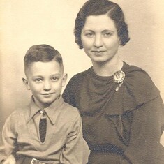 young Norman with his mother, Beulah Davis Alumbaugh