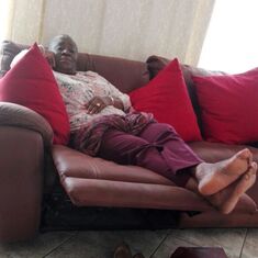Bisi Relaxing - they just arrived in Cape Town - Amosun's home