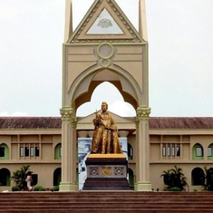Memorial Statue at The Pillars, Agbarah Oto