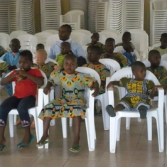 Your truly sitting amidst the Ophans. It was Pastor Dr Olufemi that led us.