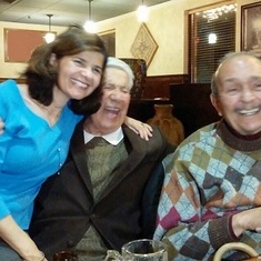 Oscar, my dad and I. Celebrating Oscar's birthday in Ann Arbor. Una tarde muy feliz :-)