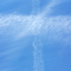 저희가족과 서부 여행할때 보았던 하늘의 구름 십자가