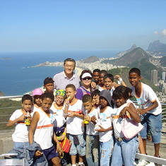 2007년  브라질 선교사부부세미나-빵 산위에서 브라질 학생들과, 리우데자이네로