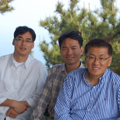 2009년 5월 책 출판을 위한 한국 방문 중 부산에서 제자들과