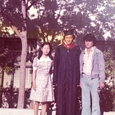 1976년 Pasadena College 졸업날 