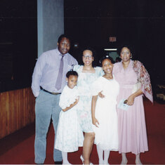 The Austin Family, Hise with his wife Greta, Hise Austin's sister Jacquelyn., Courtney and Adrianne.