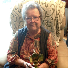 Pat Funke received a gourd prize for attendance at Calabash Gourd Club. 