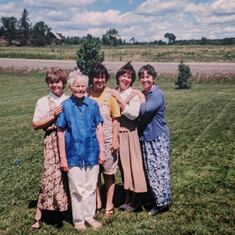 Pat with her mom Mona and sisters Dorothy, Jane and Rose 