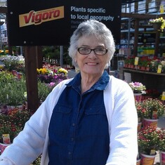 IMom at the flower garden at home depot in las vegas