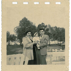 Mark w Mom & Dad Oct 1951